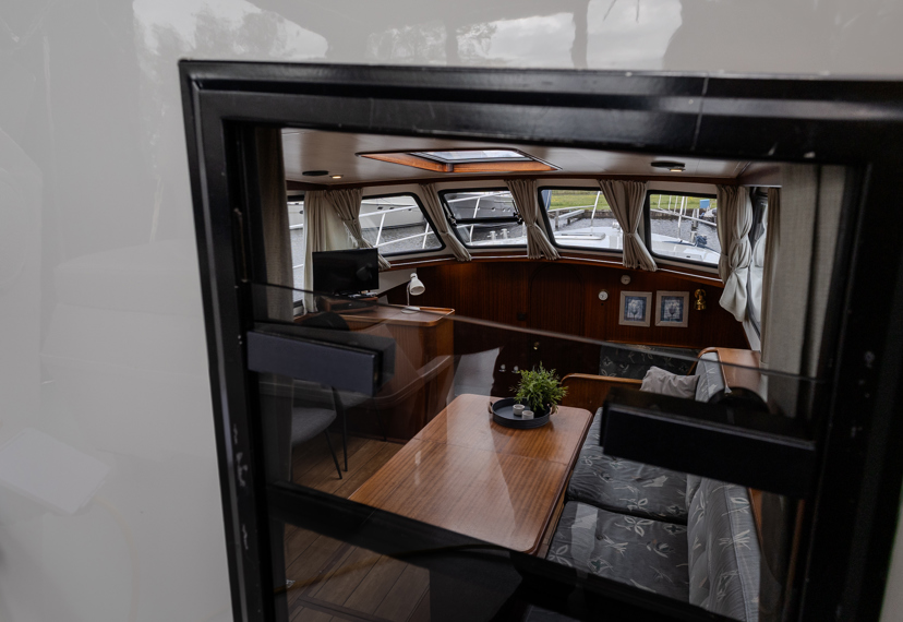 De Driesprong Yachtcharters Exterieur Motorjacht Atherina 49