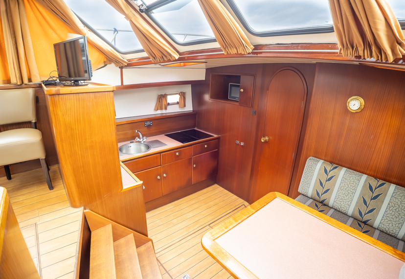 De Driesprong Yachtcharters Interieur Hendrik Wouter 40