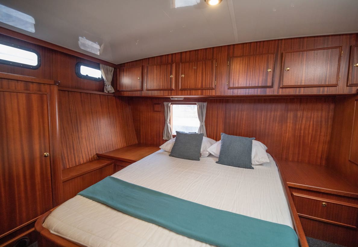 De Driesprong Yachtcharters Interieur Motorjacht Solea 03