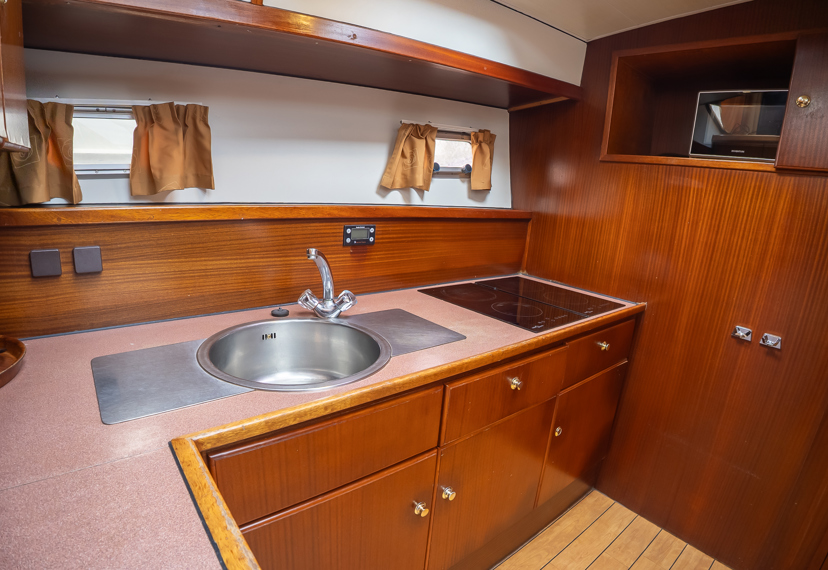 De Driesprong Yachtcharters Interieur Hendrik Wouter 42