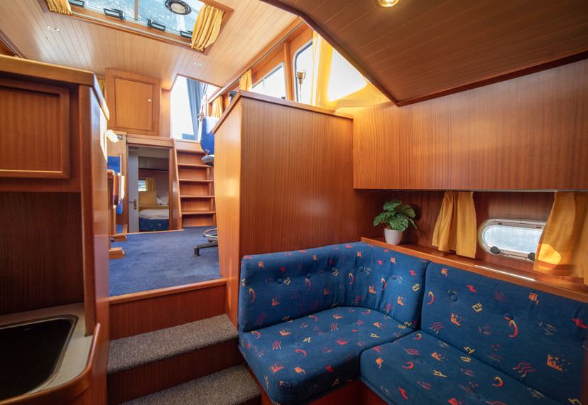 De Driesprong Yachtcharters Interieur Motorjacht Sparus 08