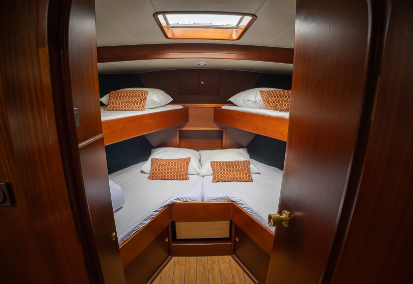 De Driesprong Yachtcharters Interieur Hendrik Wouter 44