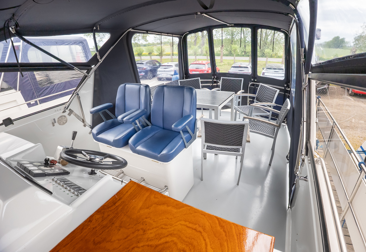 De Driesprong Yachtcharters Exterieur Motorjacht Hendrik Wouter 28