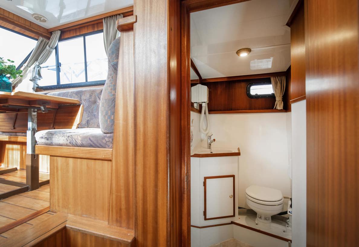 De Driesprong Yachtcharters Interieur Motorjacht Solea 05