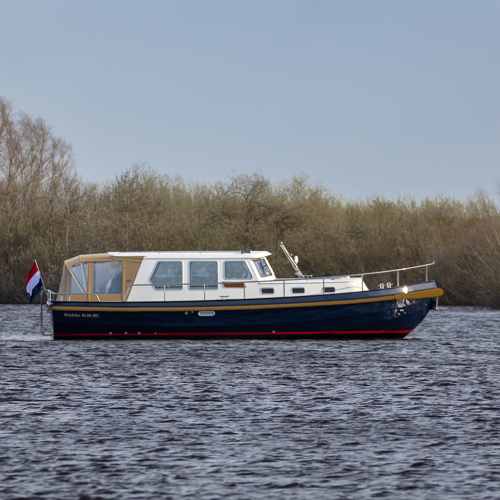 De Driesprong Yachtcharters Exterieur Motorjacht Freon 18