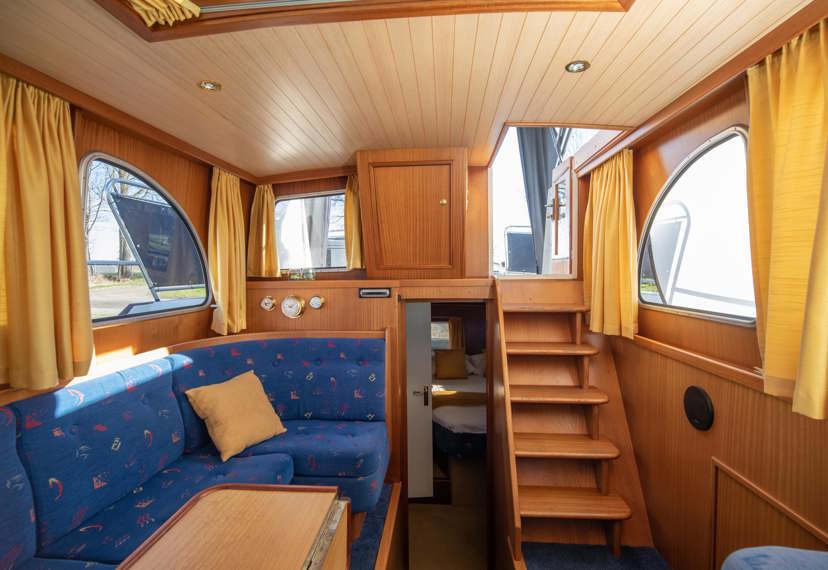De Driesprong Yachtcharters Interieur Motorjacht Sparus 04