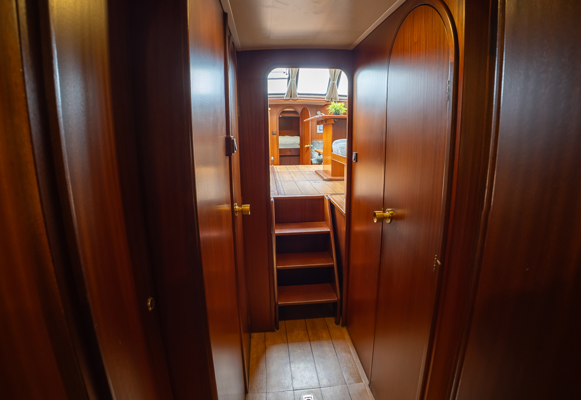 De Driesprong Yachtcharters Interieur Motorjacht Atherina 42