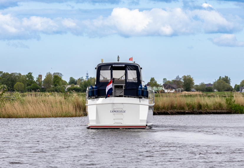 De Driesprong Yachtcharters Exterieur Motorjacht Atherina 41