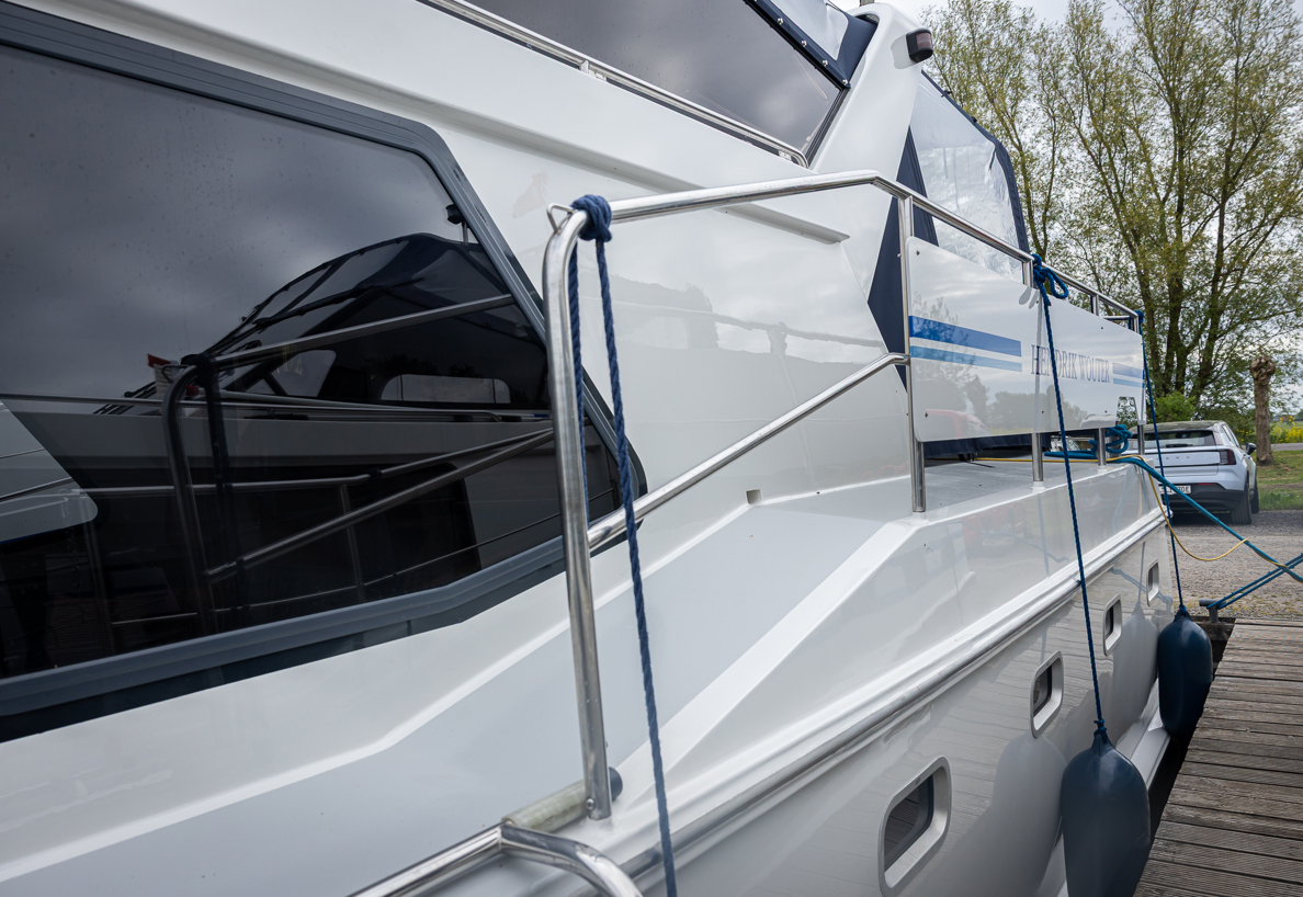 De Driesprong Yachtcharters Exterieur Motorjacht Hendrik Wouter 32
