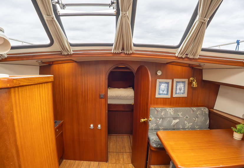 De Driesprong Yachtcharters Interieur Motorjacht Atherina 33
