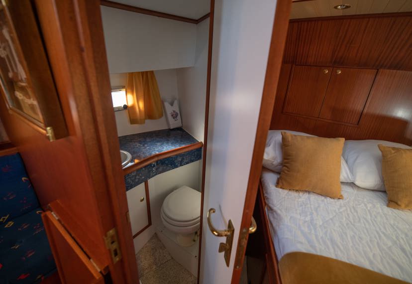 De Driesprong Yachtcharters Interieur Motorjacht Sparus 13
