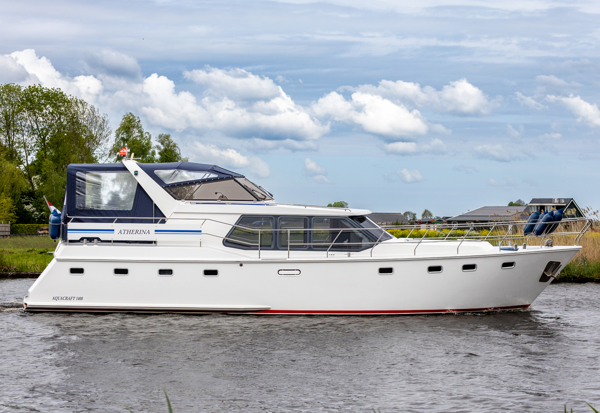 De Driesprong Yachtcharters Exterieur Motorjacht Atherina 44