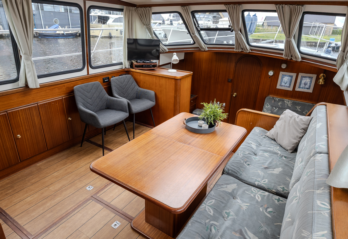 De Driesprong Yachtcharters Interieur Motorjacht Atherina 28