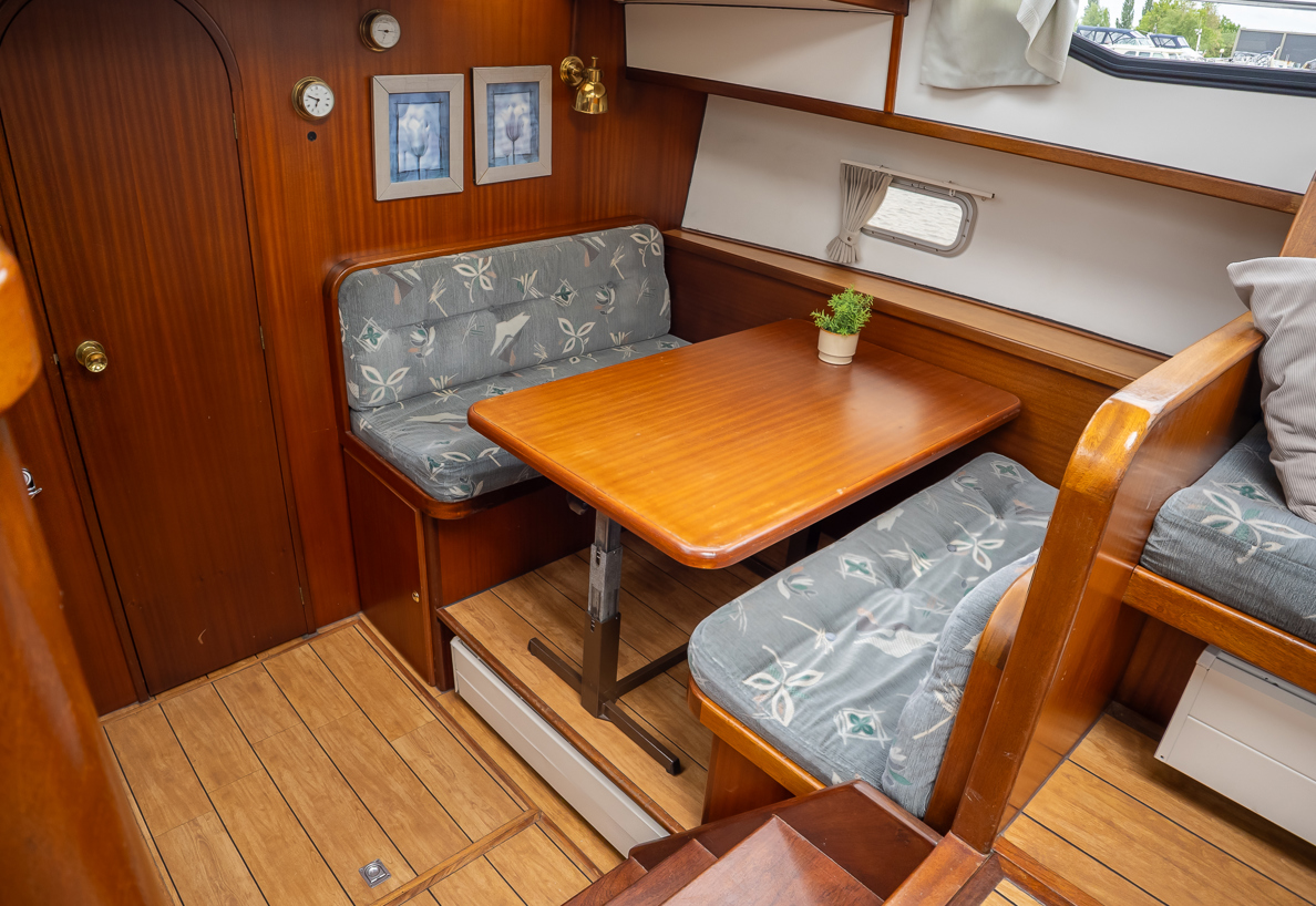 De Driesprong Yachtcharters Interieur Motorjacht Atherina 30