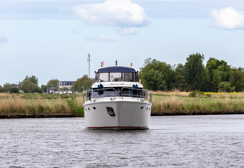 De Driesprong Yachtcharters Exterieur Motorjacht Atherina 45