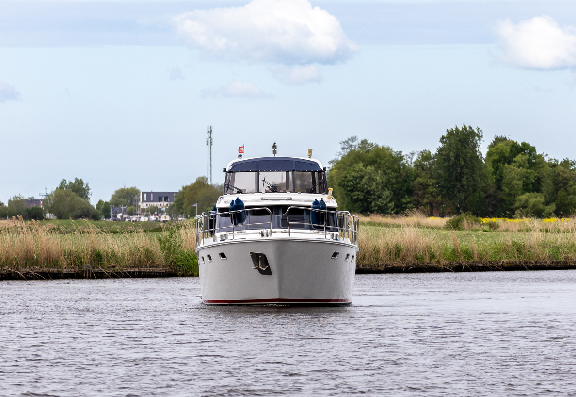 De Driesprong Yachtcharters Exterieur Motorjacht Atherina 45