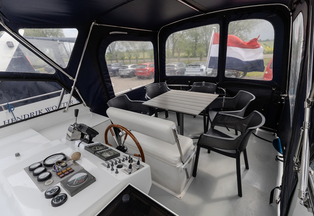 De Driesprong Yachtcharters Exterieur Motorjacht Alopia 34
