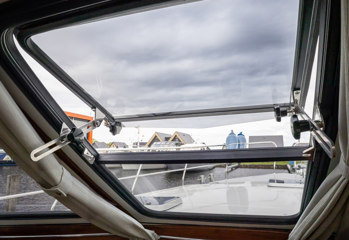 De Driesprong Yachtcharters Interieur Motorjacht Atherina 34