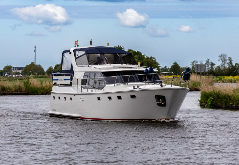 De Driesprong Yachtcharters Exterieur Motorjacht Atherina 43