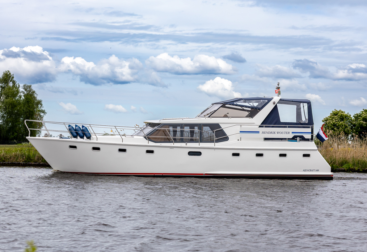 De Driesprong Yachtcharters Exterieur Motorjacht Hendrik Wouter 44