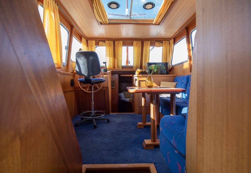 De Driesprong Yachtcharters Interieur Motorjacht Sparus 17
