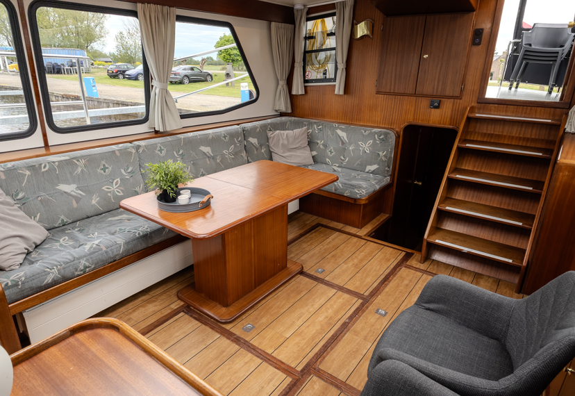 De Driesprong Yachtcharters Interieur Motorjacht Atherina 29