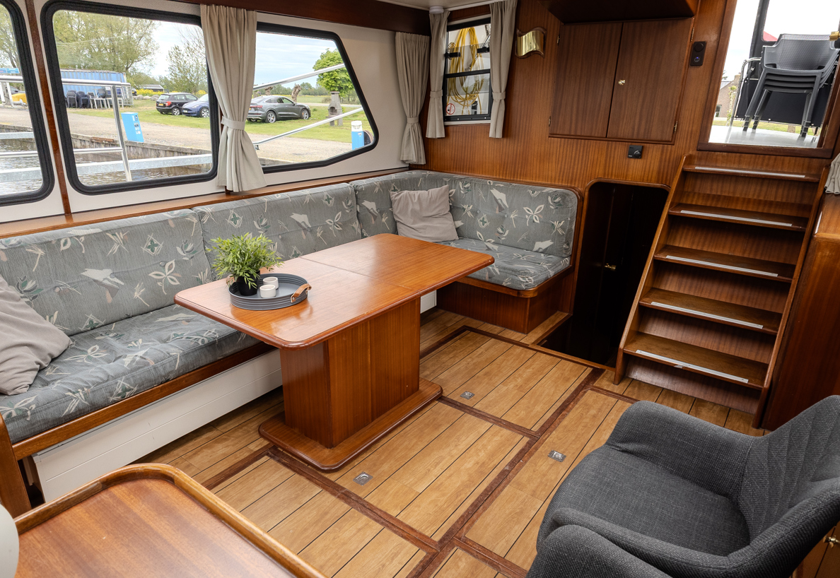 De Driesprong Yachtcharters Interieur Motorjacht Atherina 29