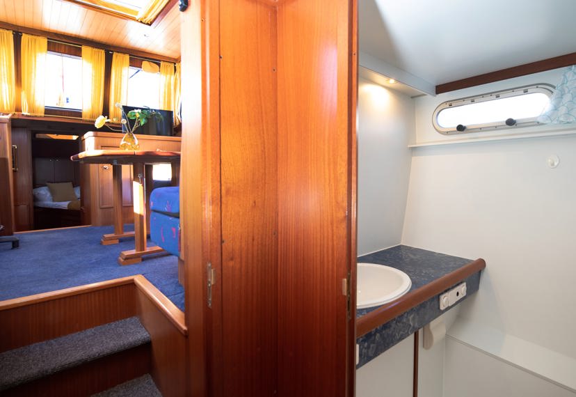 De Driesprong Yachtcharters Interieur Motorjacht Sparus 15