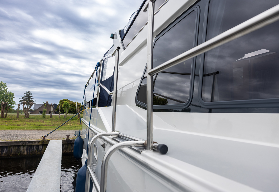 De Driesprong Yachtcharters Exterieur Motorjacht Atherina 38