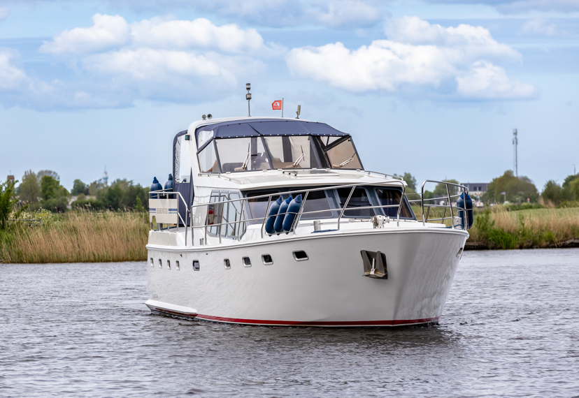 De Driesprong Yachtcharters Exterieur Motorjacht Hendrik Wouter 40