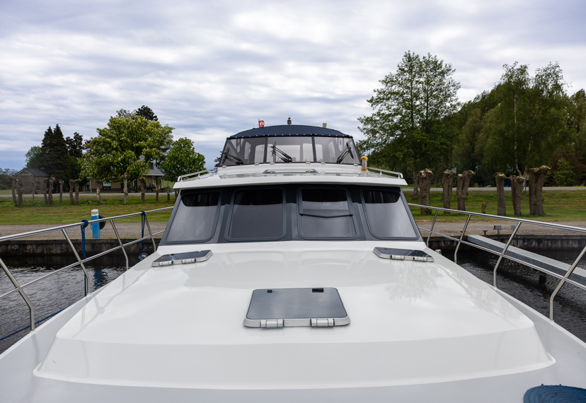 De Driesprong Yachtcharters Exterieur Motorjacht Atherina 37