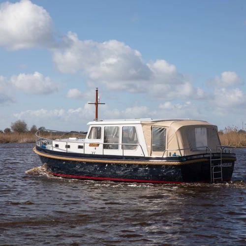 Het ultieme 2-persoons jacht huren in Friesland, onder de 10 meter!