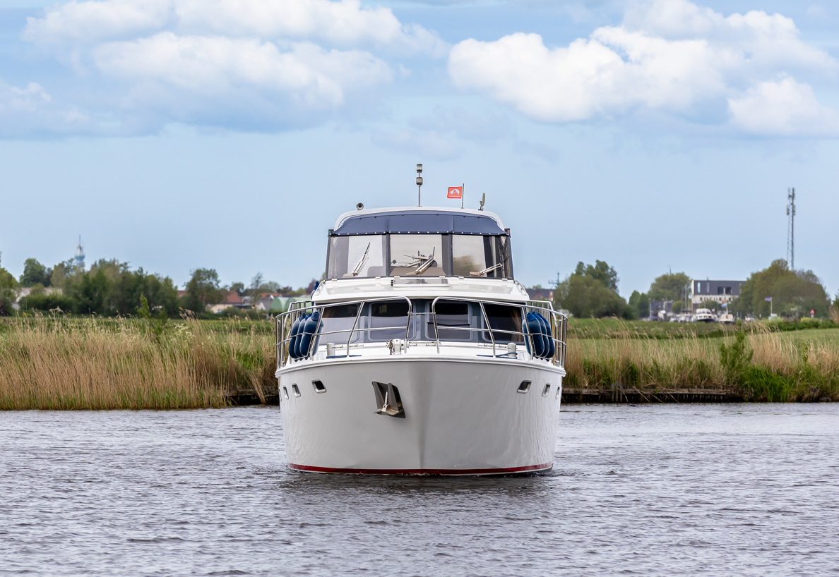 De Driesprong Yachtcharters Exterieur Motorjacht Hendrik Wouter 41