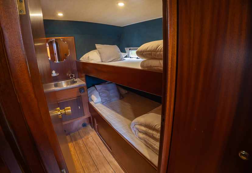 De Driesprong Yachtcharters Interieur Motorjacht Atherina 48