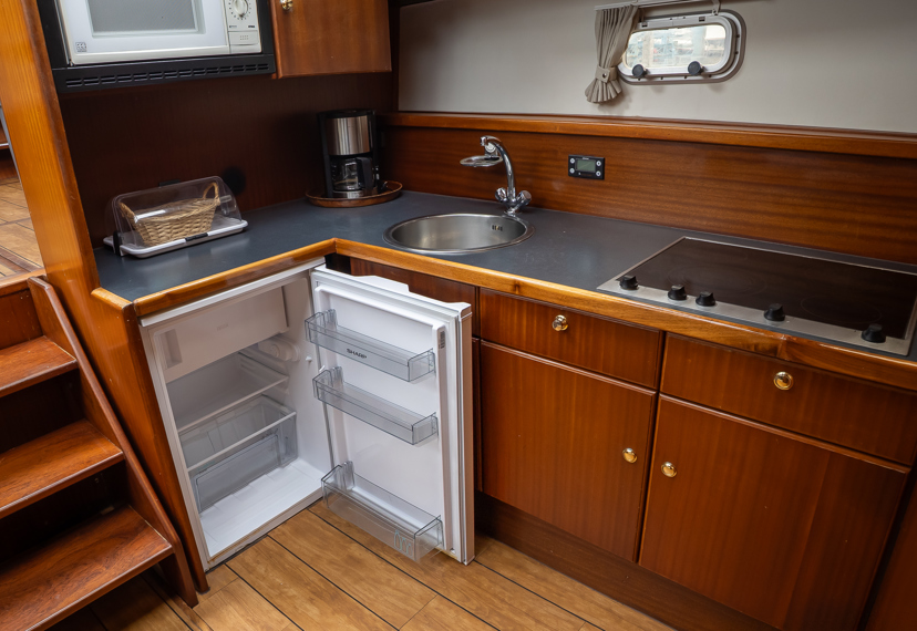 De Driesprong Yachtcharters Interieur Motorjacht Atherina 32