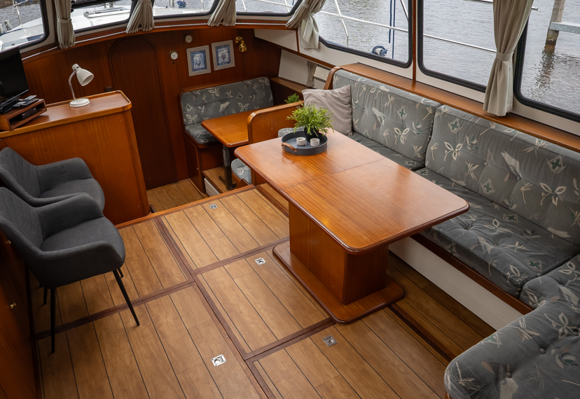 De Driesprong Yachtcharters Interieur Motorjacht Atherina 27