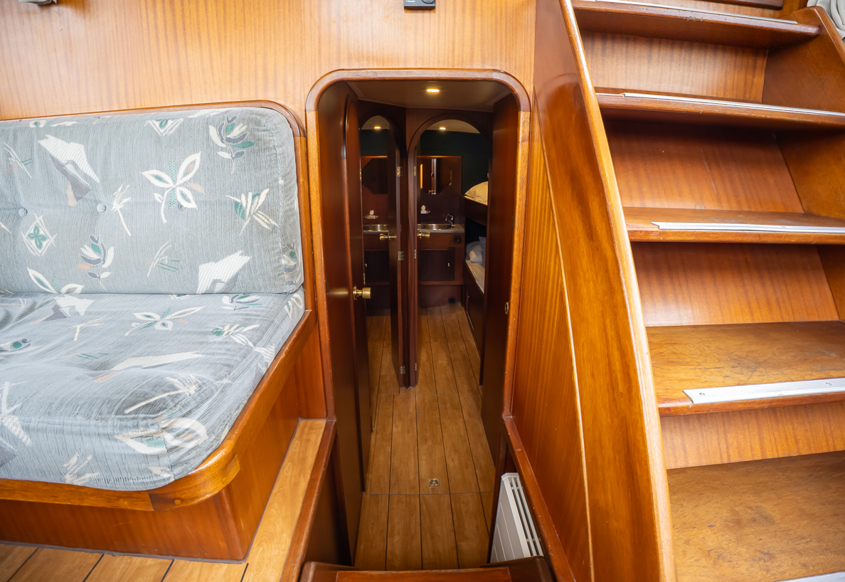 De Driesprong Yachtcharters Interieur Motorjacht Atherina 45