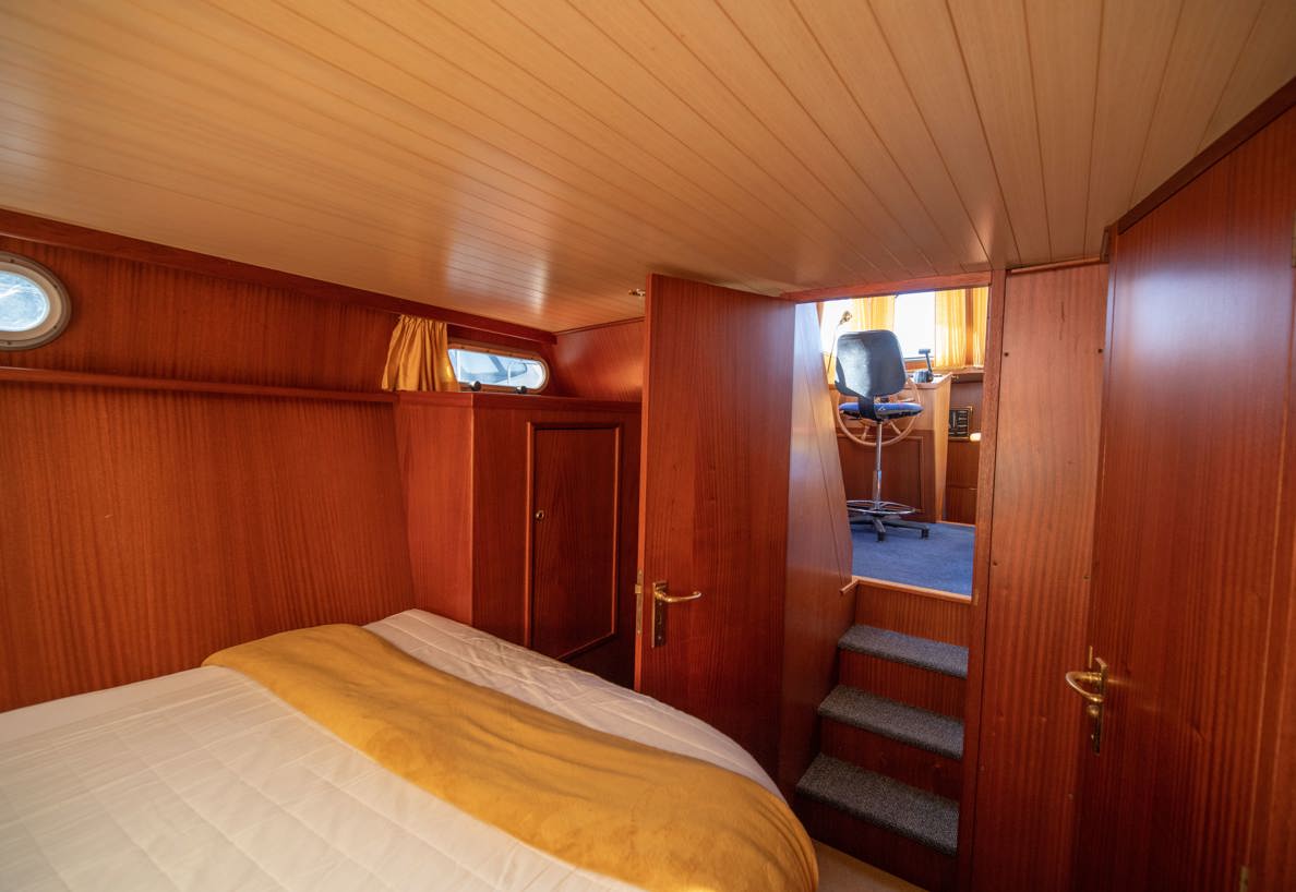 De Driesprong Yachtcharters Interieur Motorjacht Sparus 16
